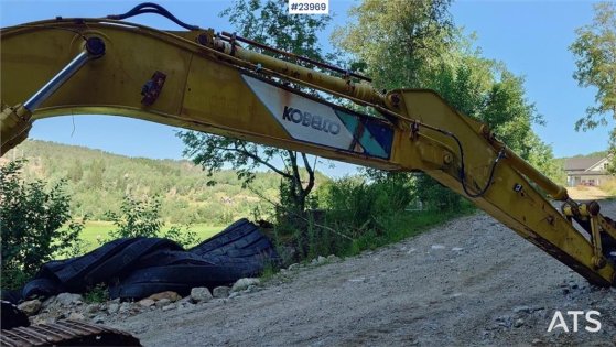 Kobelco SK200LC Excavator with digging bucket SK200LC Excavator with digging bucket 1991 2 Crawler Excavators image 8