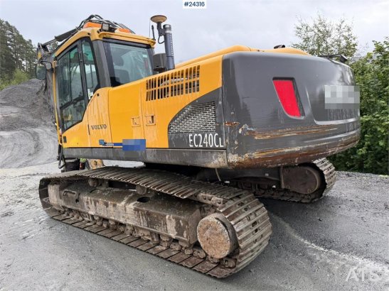 Volvo EC240CL excavator with a tooth bucket EC240CL excavator with a tooth bucket 2011 2 image 8