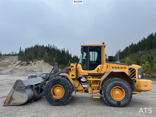 Volvo L90F Wheel Loader w/ Bucket and Pallet Forks – Low 10140 2008 2 Wheel Loaders image 8