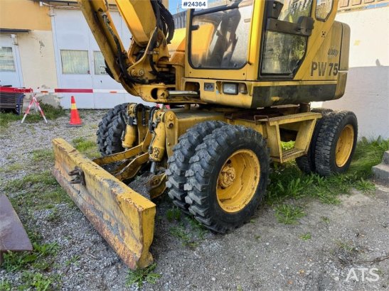 Komatsu PW75 Wheeled Excavator w/ Tilting Grading Bucket – 915 1998 2 Wheeled Excavators image 23