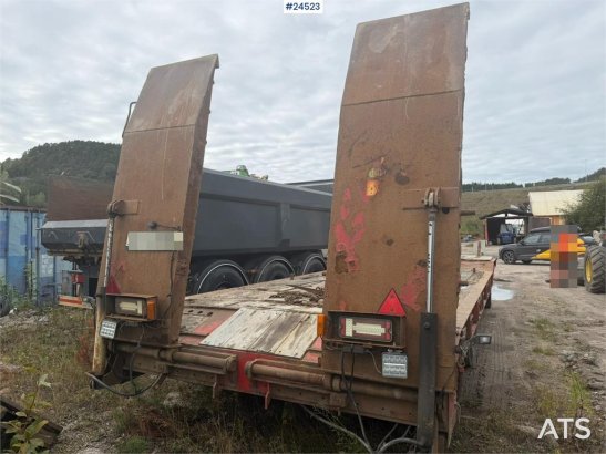 U LTU 3 Tri-axle machinery trailer with hydraulic U LTU 3 Tri-axle machinery trailer with hydraulic 2002 2 Lowloader trail...