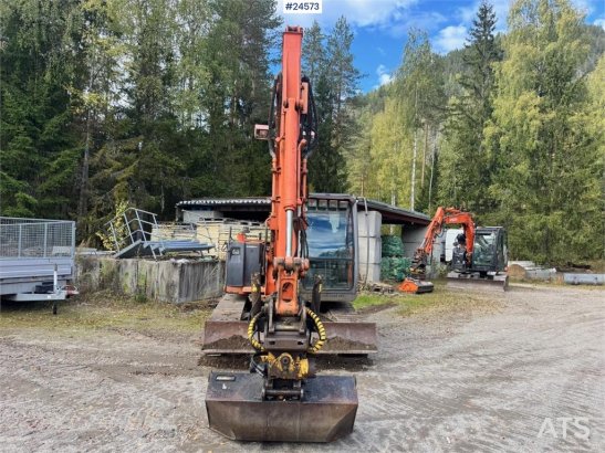 Hitachi ZX70 Excavator with Tiltrotator and 3 Buckets – On ZX70 Excavator with Tiltrotator and 3 Buckets – On 2004 2 Crawl...