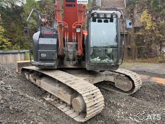 Hitachi ZX225USLC-5B excavator with Rototilt and 2 buckets ZX225USLC-5B excavator with Rototilt and 2 buckets 2013 2 Crawl...