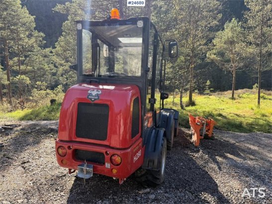 Heracles H280 Wheel Loader w/Snow Plow, Bucket and Pallet F Heracles H280 Wheel Loader w/Snow Plow, Bucket and Pallet F 20...