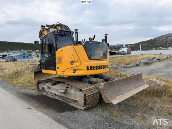 Liebherr R914 excavator with GPS, bucket, and tiltrotator. R914 excavator with GPS, bucket, and tiltrotator. 2019 2 Crawle...
