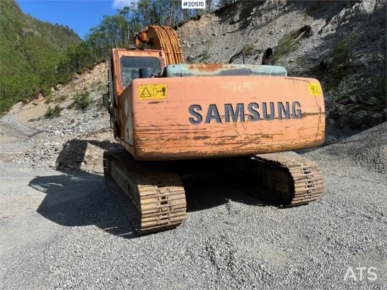 Samsung se210 LC3 Excavator w/ toothed bucket. WATCH THE V Samsung se210 LC3 Excavator w/ toothed bucket. WATCH THE V 1999...