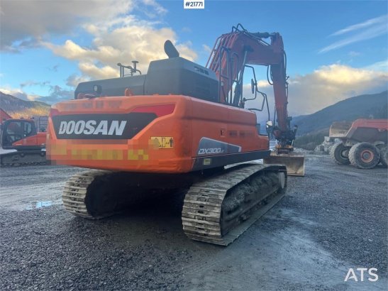 Doosan Dx300lc-5 Gravemaskin m/ rototilt og pusseskuffe Doosan Dx300lc-5 Gravemaskin m/ rototilt og pusseskuffe 2017 2 Cra...