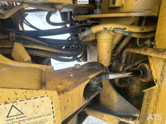 CAT 950F wheel loader w/ 2 buckets and pallet forks 254 1991 2 Wheel Loaders image 24