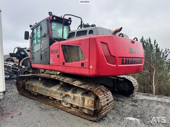 Liebherr R922 crawler excavator with digging bucket and 201 R922 crawler excavator with digging bucket and 201 2014 2 Craw...