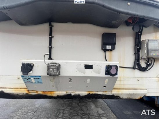 Ekeri box semi-trailer with refrigeration/freezer unit. Ekeri box semi-trailer with refrigeration/freezer unit. 2013 2 Box...