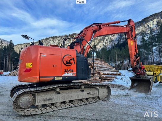 Hitachi ZX225USRLC-6 crawler excavator – GPS – Rototilt – ZX225USRLC-6 crawler excavator – GPS – Rototilt – 2017 2 Crawler...