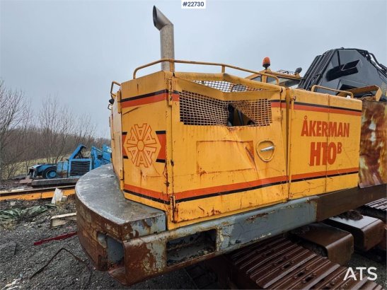 Åkerman H10B crawler excavator with digging bucket. H10B crawler excavator with digging bucket. 2 Crawler Excavators image 39