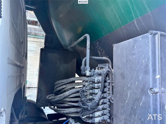 Scania P114 380 refuse compactor truck with front loader P114 380 refuse compactor truck with front loader 2004 2 image 84