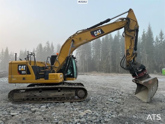 CAT 323-07 w/rotor tilt, cleaning drawer and tooth buc 36 2018 2 Crawler Excavators image 12