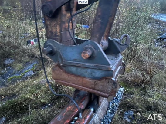 Hyundai Robex 210LC- 3H excavator. Replaced tracks 100 hou Robex 210LC- 3H excavator. Replaced tracks 100 hou 1997 2 Crawl...