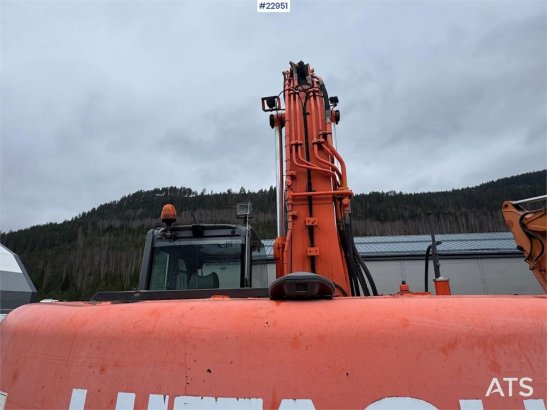 Hitachi ZX225 Tracked excavator with digging bucket – Engi ZX225 Tracked excavator with digging bucket – Engi 2008 2 Crawl...