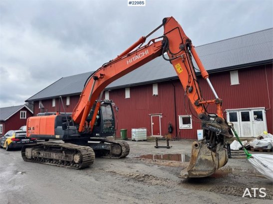 Hitachi ZX210LC-5B crawler excavator w/ tilt bucket – new ZX210LC-5B crawler excavator w/ tilt bucket – new 2013 2 Crawler...