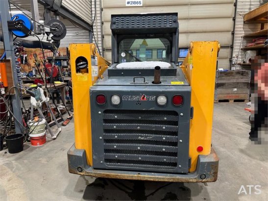 Mustang 220R compact loader w/leveling bucket and pallet f Mustang 220R compact loader w/leveling bucket and pallet f 2016...