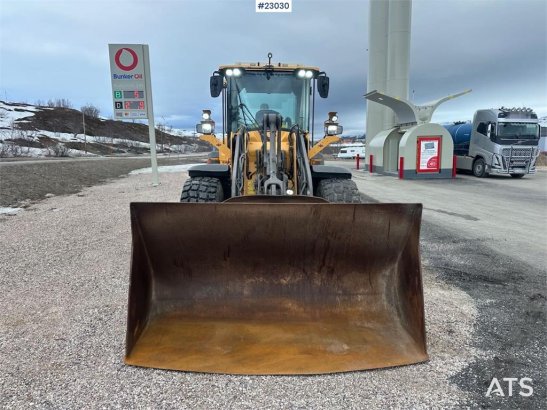 Volvo L90H wheel loader with joystick control and a buck L90H wheel loader with joystick control and a buck 2018 2 Wheel L...