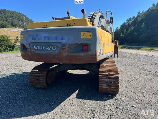 Volvo EC240 nlc Excavator w/ bucket WATCH VIDEO EC240 nlc Excavator w/ bucket WATCH VIDEO 2005 2 Crawler Excavators image 15