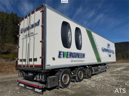 VAK Skapsemi Box Semi-Trailer with full side opening a Vak Skapsemi Box Semi-Trailer with full side opening a 2022 2 Refri...