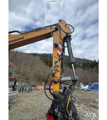 Liebherr R914 Compact crawler excavator with VA boom, 2 buc R914 Compact crawler excavator with VA boom, 2 buc 2018 2 Craw...