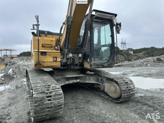 CAT 323FL with tilt and digging bucket 36 2018 2 image 9