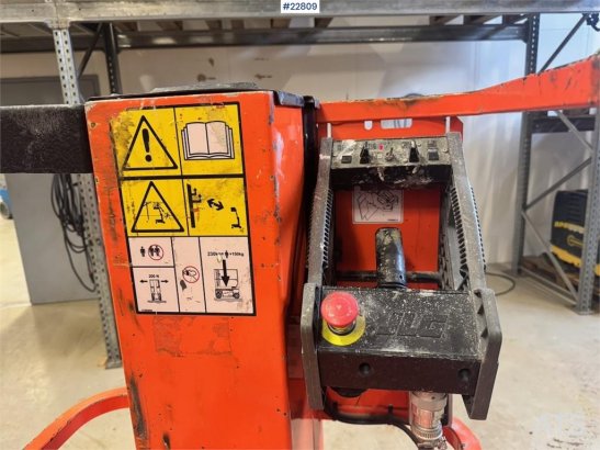JLG 1230ES scissor lift. 230 hours. 1230ES scissor lift. 230 hours. 2016 2 Scissor Lifts image 39