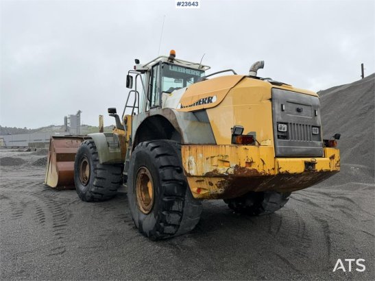 Liebherr L580 wheel loader with a gravel bucket, tooth buck L580 wheel loader with a gravel bucket, tooth buck 2006 2 Whee...
