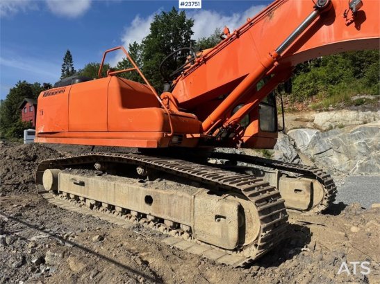 Daewoo S250LC-V Excavator with Digging Bucket WATCH VIDEO Daewoo S250LC-V Excavator with Digging Bucket WATCH VIDEO 2001 2...