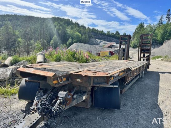 McCauley MAC machinery trailer with hydraulic loading ramps McCauley machinery trailer with hydraulic loading ramps 2011 2...