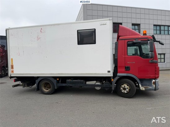 MAN TGL 8.220 4x2 box truck with a 2-ton lift TGL 8.220 4x2 box truck with a 2-ton lift 2013 2 image 9