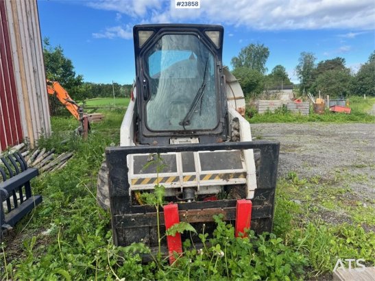 Bobcat 763 Skid-Steer Loader with Bucket, Grapple and Pal 763 Skid-Steer Loader with Bucket, Grapple and Pal 2003 2 image 9
