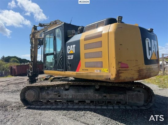 CAT 323FL with tilt and digging bucket 36 2018 2 Crawler Excavators image 9