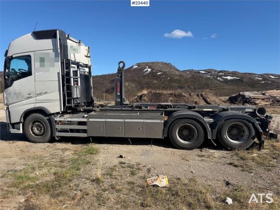 Volvo FH 540 6x2 hook truck w/ 20T hook - One owner. WAT 590 2019 2 Tractor Units image 9