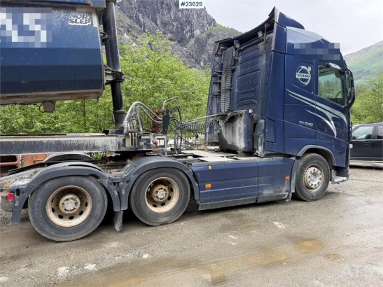 Volvo FH540 6x4 tractor unit with a 2017 3-axle Langendo 590 2019 2 Tractor Units image 9