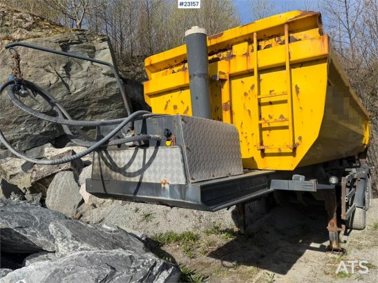 Maur Bilpåbygg 3-axle tipping semi-trailer for sale as a repair o Maur bilpabygg 3-axle tipping semi-trailer for sale as a...
