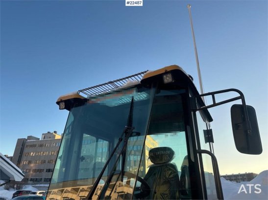 Powertrack L45 wheel loader w/ Flapwing bucket, bucket and pa Powertrack L45 wheel loader w/ Flapwing bucket, bucket and p...