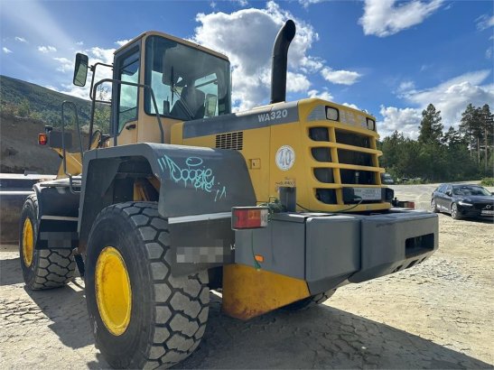 Komatsu WA320-3H wheel loader for sale as partial repair p 848 1994 2 Wheel Loaders image 9