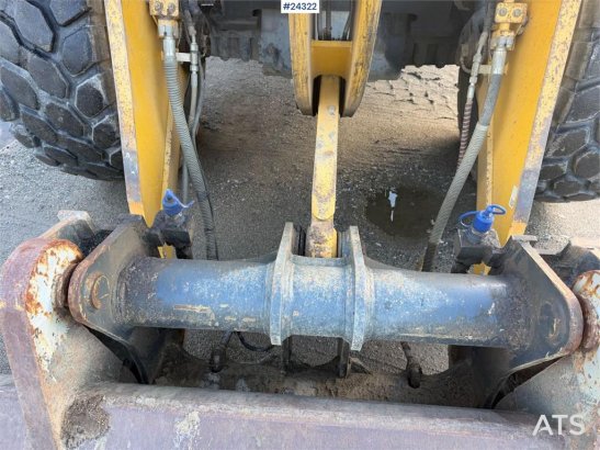 Komatsu WA320-8E0 wheel loader w/ lever steering and a buc 848 2020 2 Wheel Loaders image 9