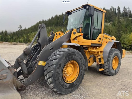 Volvo L90F Wheel Loader w/ Bucket and Pallet Forks – Low 10140 2008 2 Wheel Loaders image 9