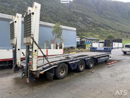 Istrail 3 akslet Low Loader Semi-Trailer with Hydraulic Ra Istrail 3 akslet Low Loader Semi-Trailer with Hydraulic Ra 2018...