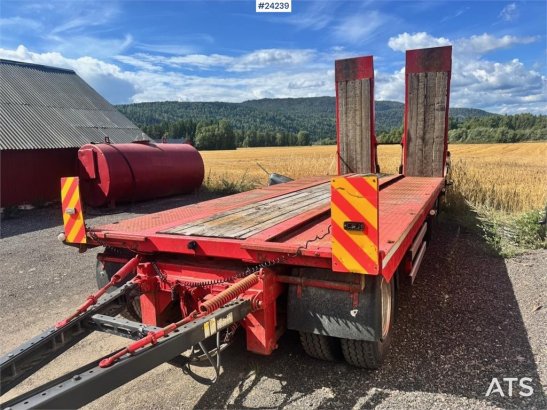 Forss-Parator Machine Trailer with Hydraulic Ramps Forss-Parator Machine Trailer with Hydraulic Ramps 1978 2 Lowloader tra...