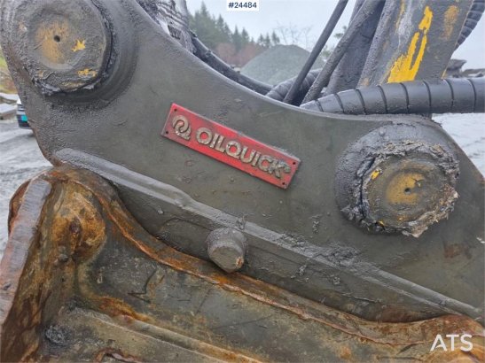 Komatsu PC210LC-11 Excavator with OilQuick quick coupler a PC210LC-11 Excavator with OilQuick quick coupler a 2022 2 Crawl...