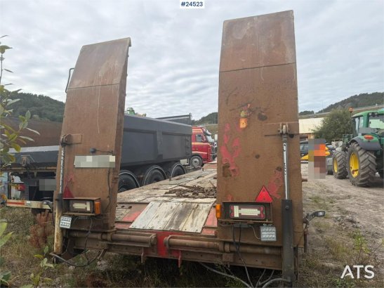U LTU 3 Tri-axle machinery trailer with hydraulic U LTU 3 Tri-axle machinery trailer with hydraulic 2002 2 Lowloader trail...