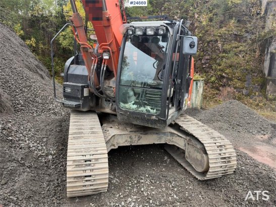 Hitachi ZX225USLC-5B excavator with Rototilt and 2 buckets ZX225USLC-5B excavator with Rototilt and 2 buckets 2013 2 Crawl...