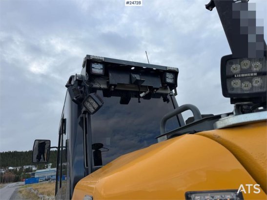 Liebherr R914 excavator with GPS, bucket, and tiltrotator. R914 excavator with GPS, bucket, and tiltrotator. 2019 2 Crawle...