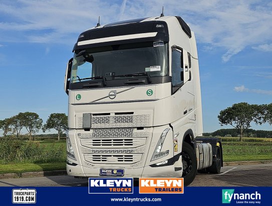 VOLVO FH 500 XL I-SHIFT LED Low-Mileage Navi 590 2022 2 Tractor Units image 46