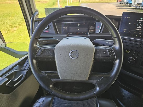 VOLVO FH 500 xl 590 2022 2 Tractor Units image 10