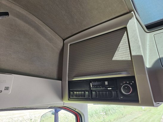 VOLVO FH 500 globetrotter 590 2023 2 Tractor Units image 10